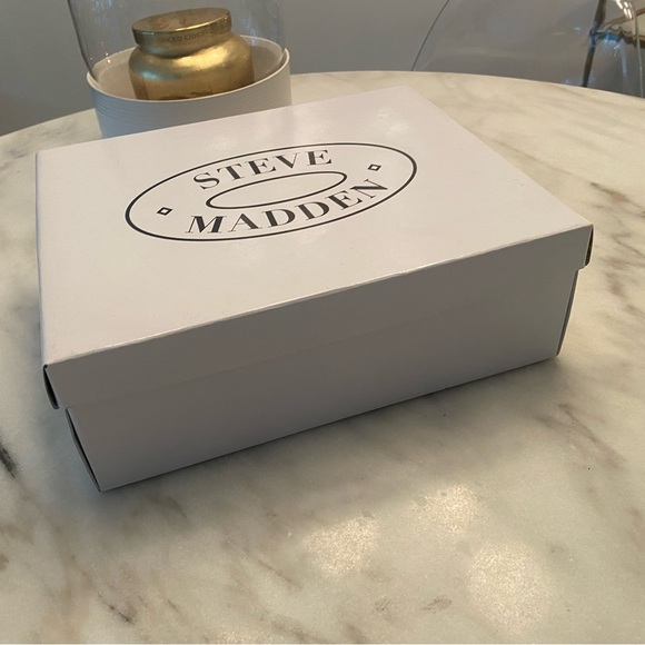 Brand New Steve Madden- Crying Black, size 7.5 - Picture 3 of 5